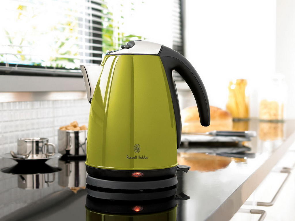 Одним из положительных качеств электрического чайника является то, что он способен поддерживать горячую воду на постоянной основе