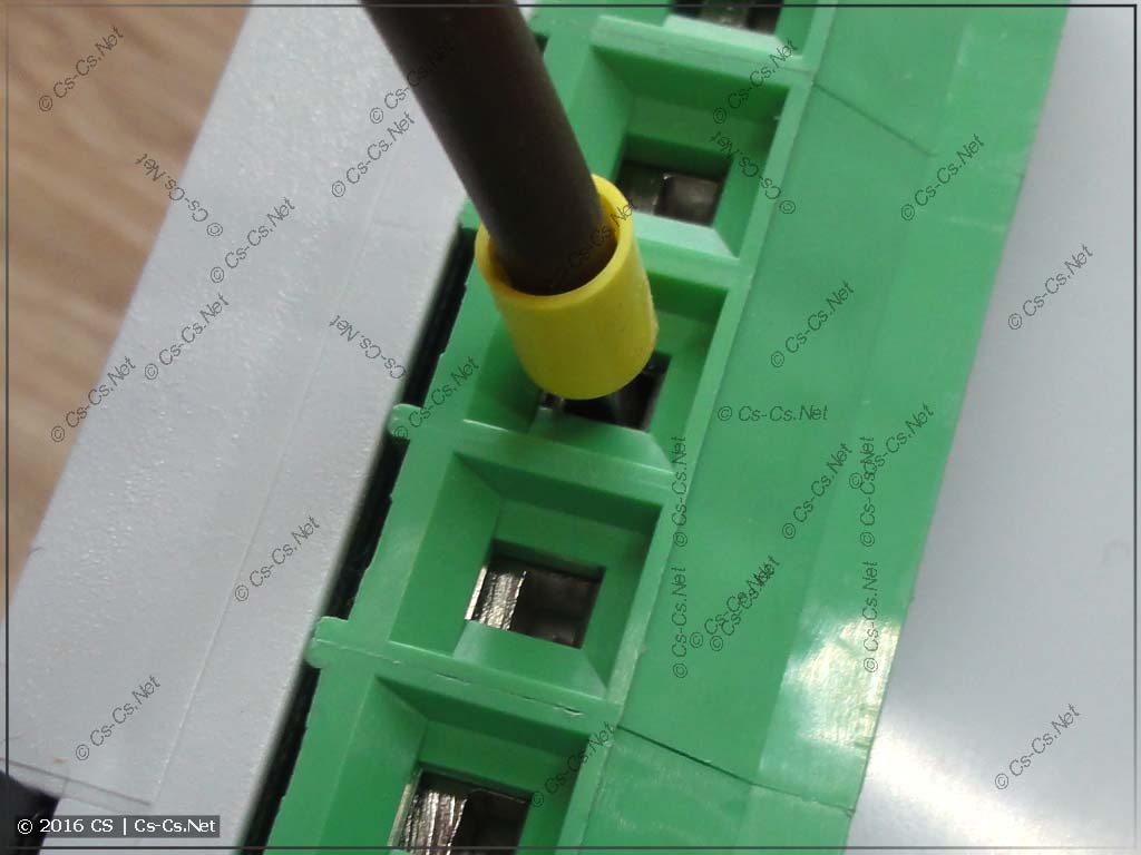 Переключатель фаз НоваТек ПЭФ-319 принимает в себя наконечники до 6 квадратов