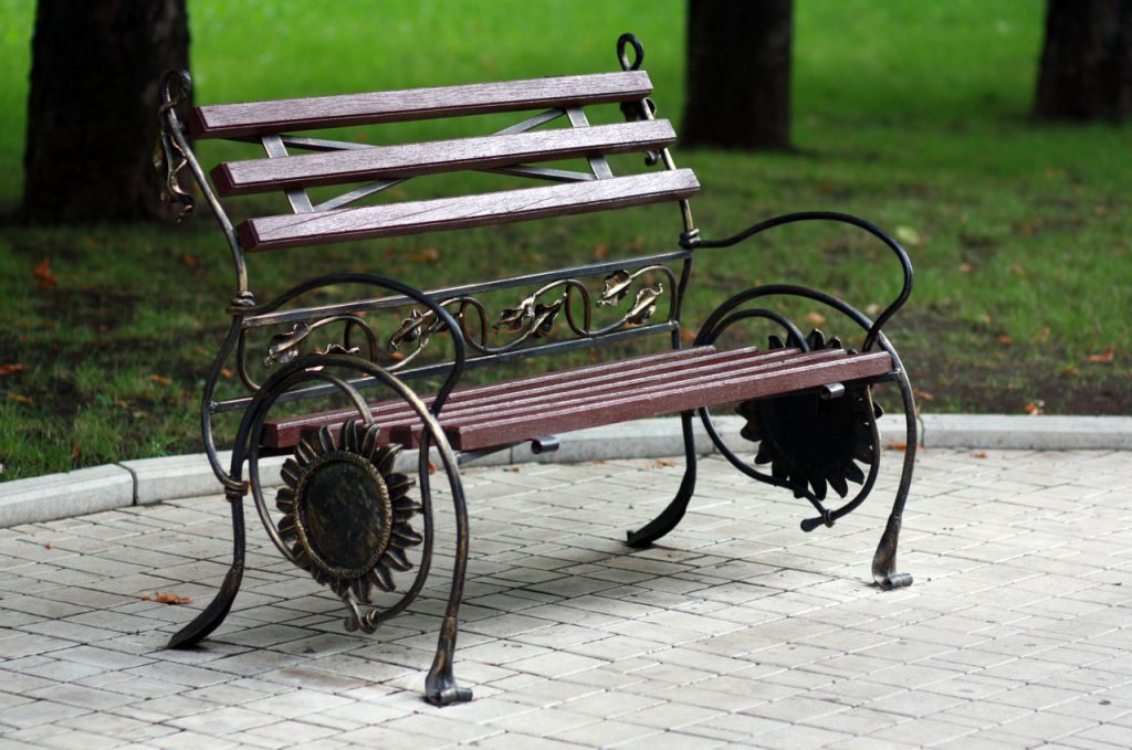 скамейка в парке