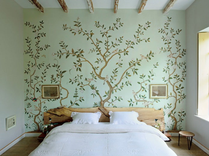 Роспись стен в спальне (дерево)