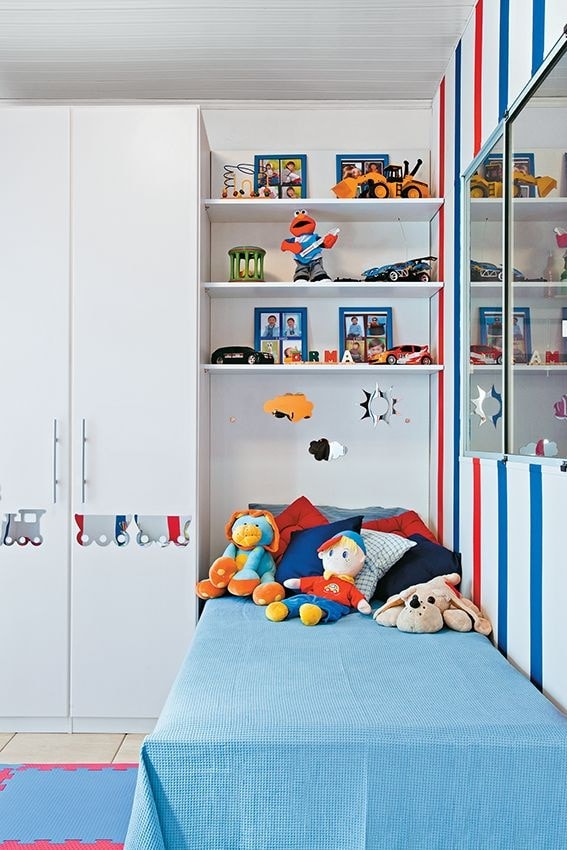 Открытые полки великолепно впишутся в дизайн детской комнаты. К тому же они незаменимы для хранения различных мелочей или любимых игрушек