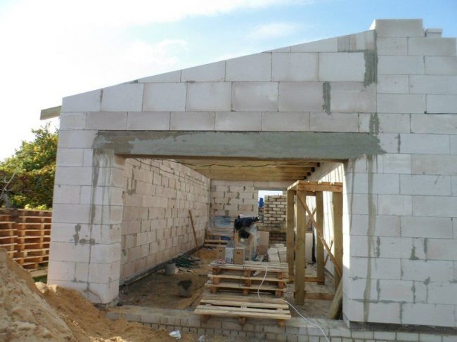 Проекты одноэтажных домов: процесс строительства дома из пеноблоков