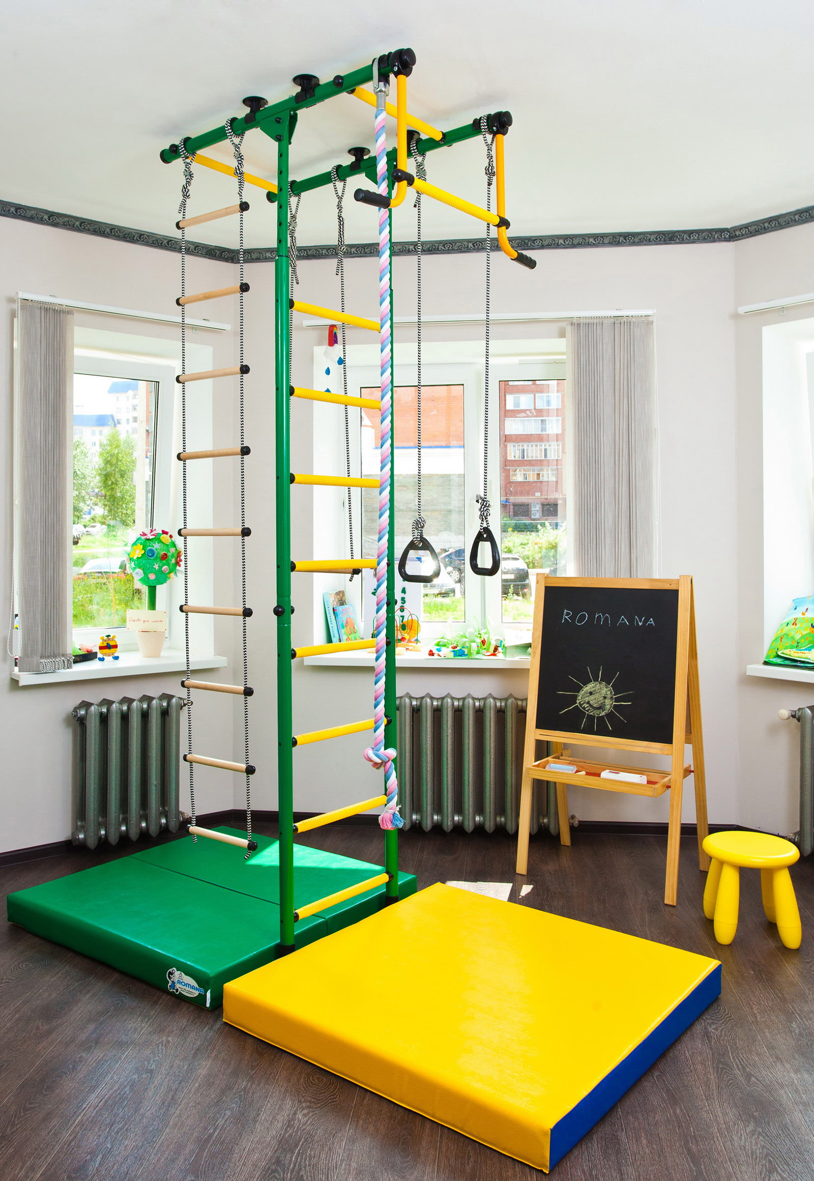 Шведская стенка в интерьере детской комнаты. Фото 12