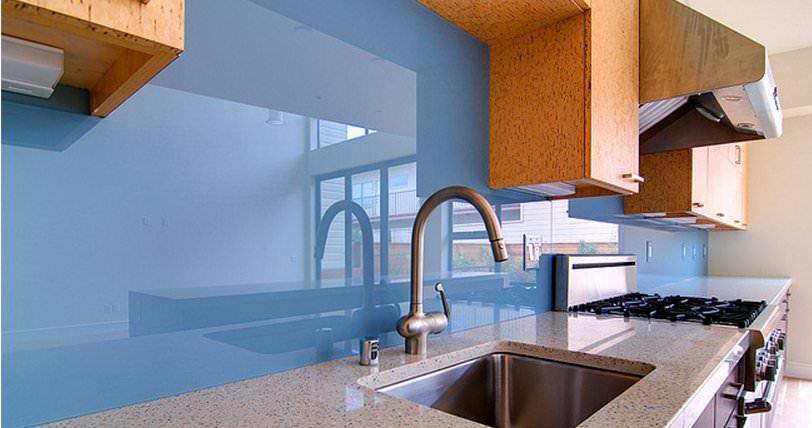 Пластиковые панели могут защитить стены кухни не хуже классической плитки