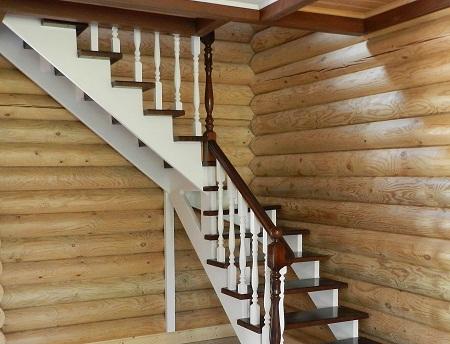 Деревянные лестницы отлично смотрятся в любом интерьере вне зависимости от его стиля 