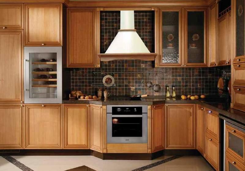 Купольная или каминная вытяжка – оптимальный вариант для просторных кухонь