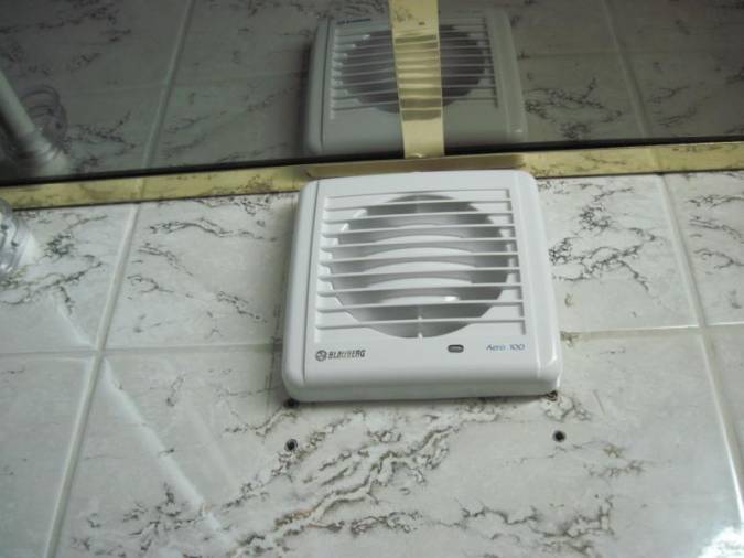 Принудительная вентиляция с применением лопастных вентиляторов дачного дома