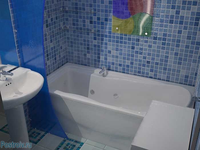 Стеновые панели, похожие на мозаику в ванной. Фото