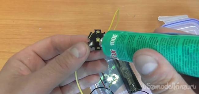 как сделать светильник на батарейках своими руками