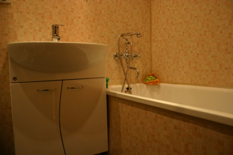Выбор панелей ПВХ для ванной комнаты: видео монтажа, галерея фото