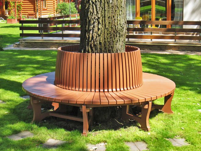 круглая скамейка вокруг дерева