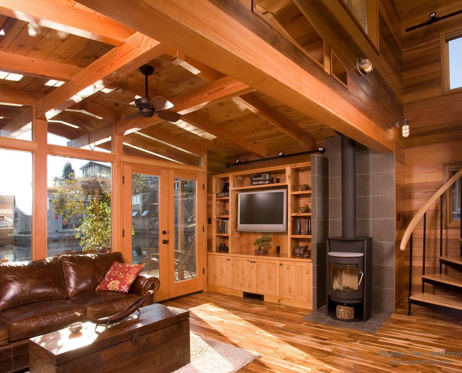 Потолок из деревянных балок