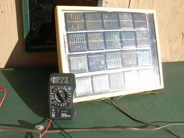 солнечная батарея из садовых светильников