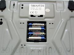 Батарейный отсек с открытой крышкой весов MARTA MT-1650.