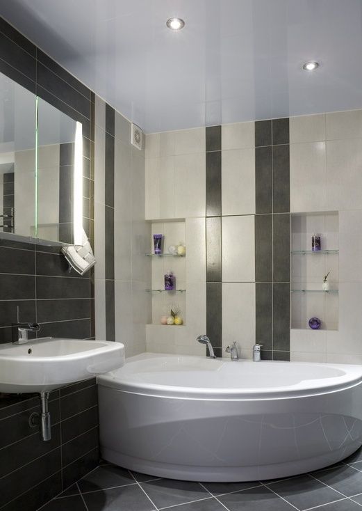 Натяжной потолок в ванной комнате – варианты дизайна с фото