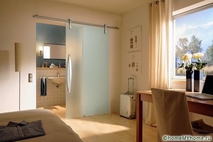 Легкие конструкции могут использоваться для отделения ванной комнаты