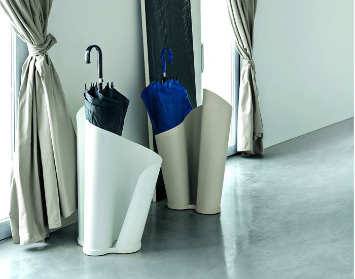 Красивая подставка для зонтиков может стать стильным элементом дизайна