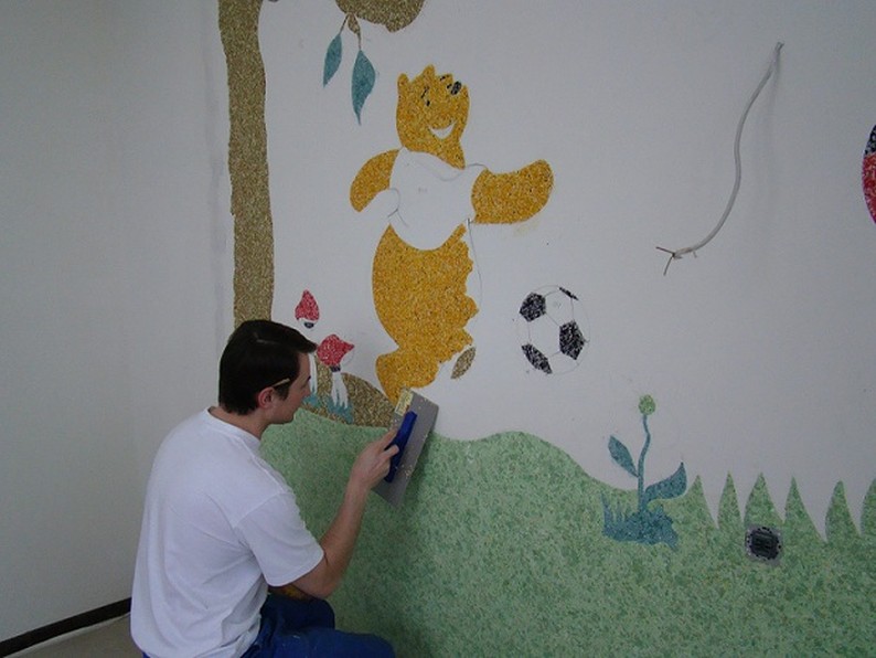 Создание рисунков в детской комнате
