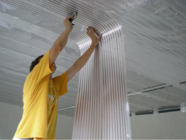Монтаж инфракрасного плёночного отопления (ИПО) на потолок