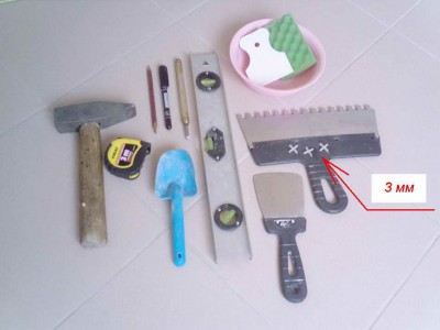 Как клеить плитку на стену - необходимые инструменты