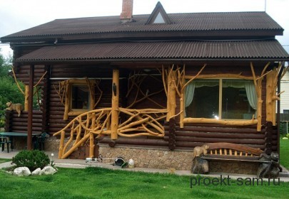 красивое деревянное крыльцо дома