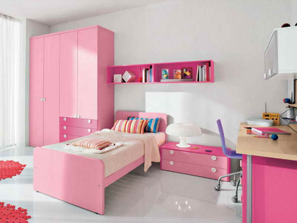 Детская для девочки с розовой мебелью