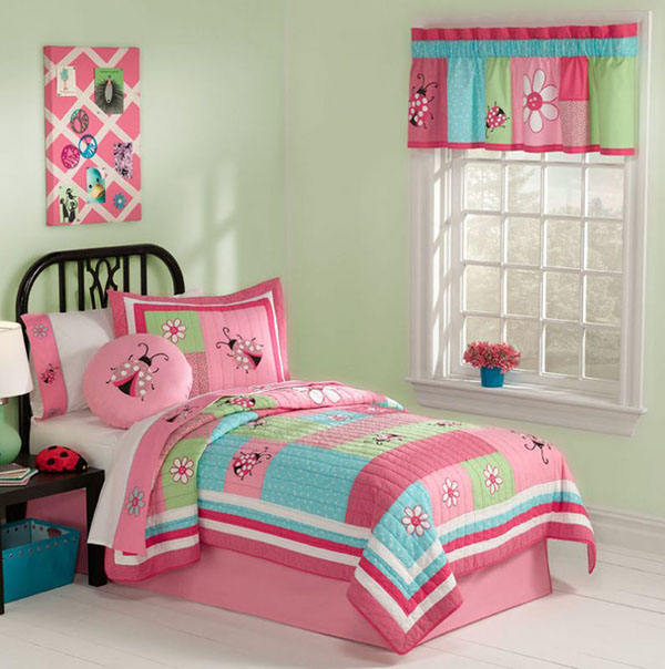 Детская для девочки с розовой кроваткой