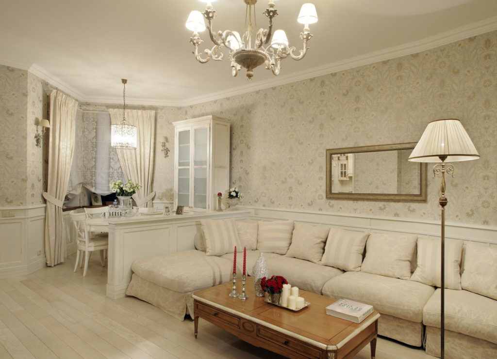 Зонирование гостиной и столовой в классическом светлом стиле