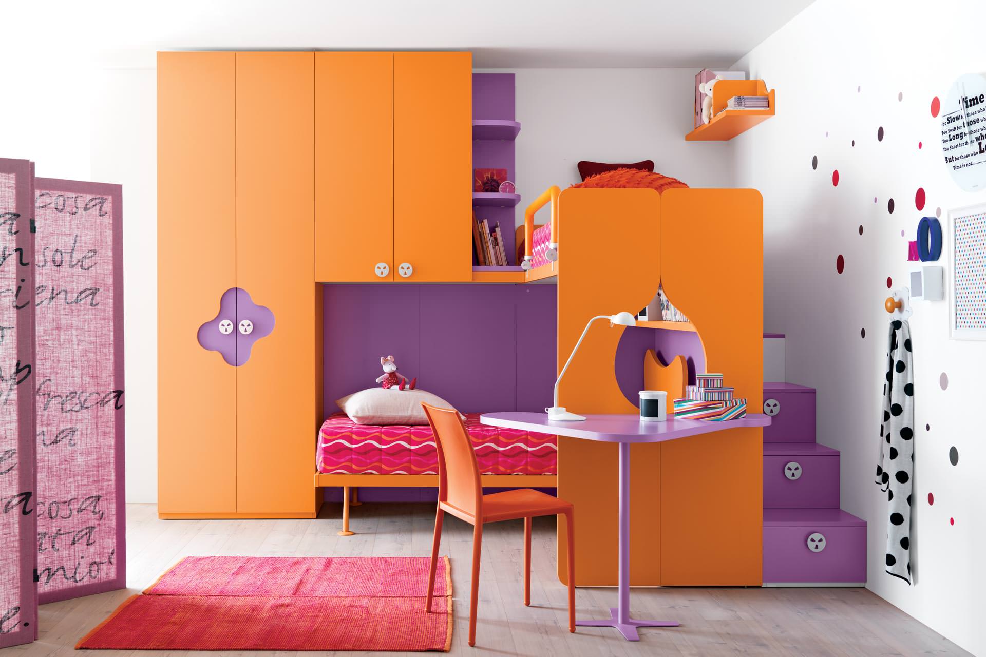 Сочетание фиолетового и оранжевого в детской