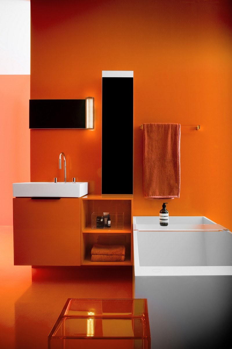 Покраска стен в ванной в оранжевый цвет