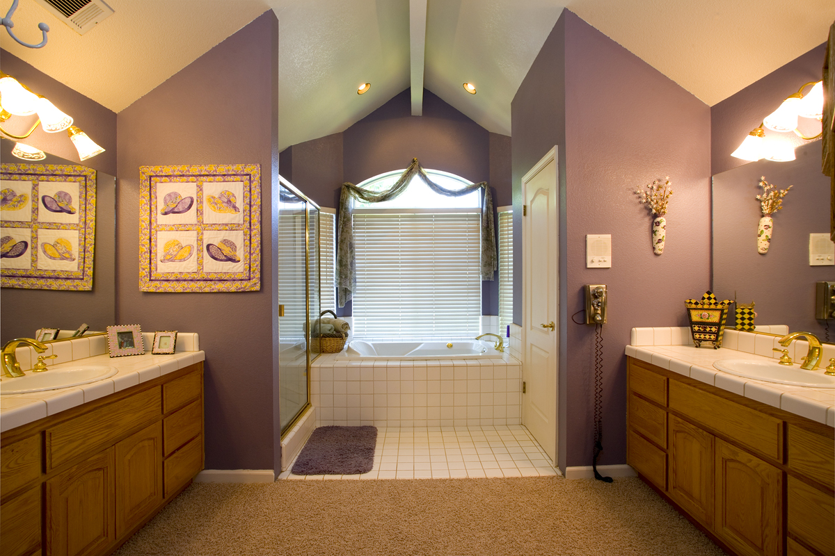Крашеные стены в ванной в стиле прованс