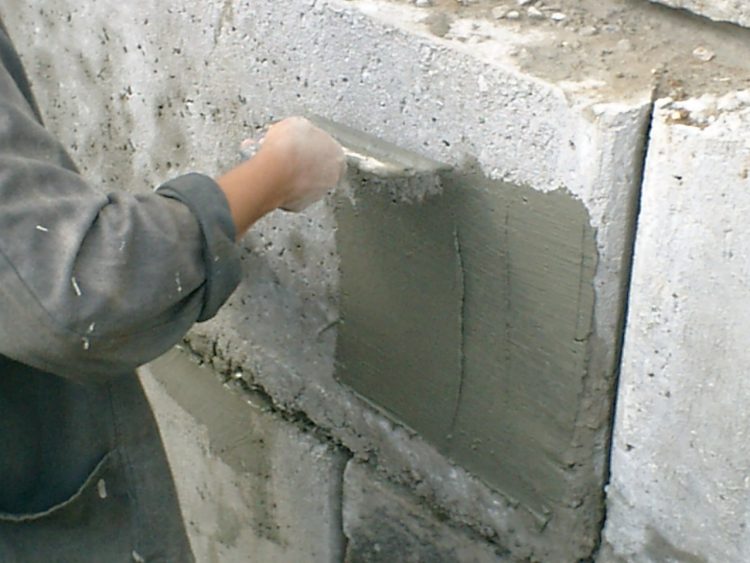 Выравнивание гидроизоляционного слоя на цементной основе