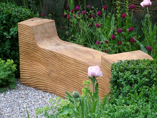Оригинальные деревянные садовые скамейки