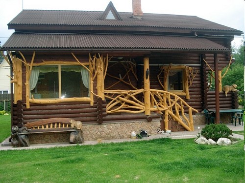 Крыльцо для деревянного дома с оригинальным дизайном