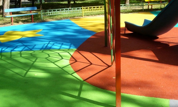 Резиновая краска для детских площадок